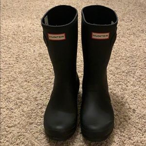 Black hunter boots